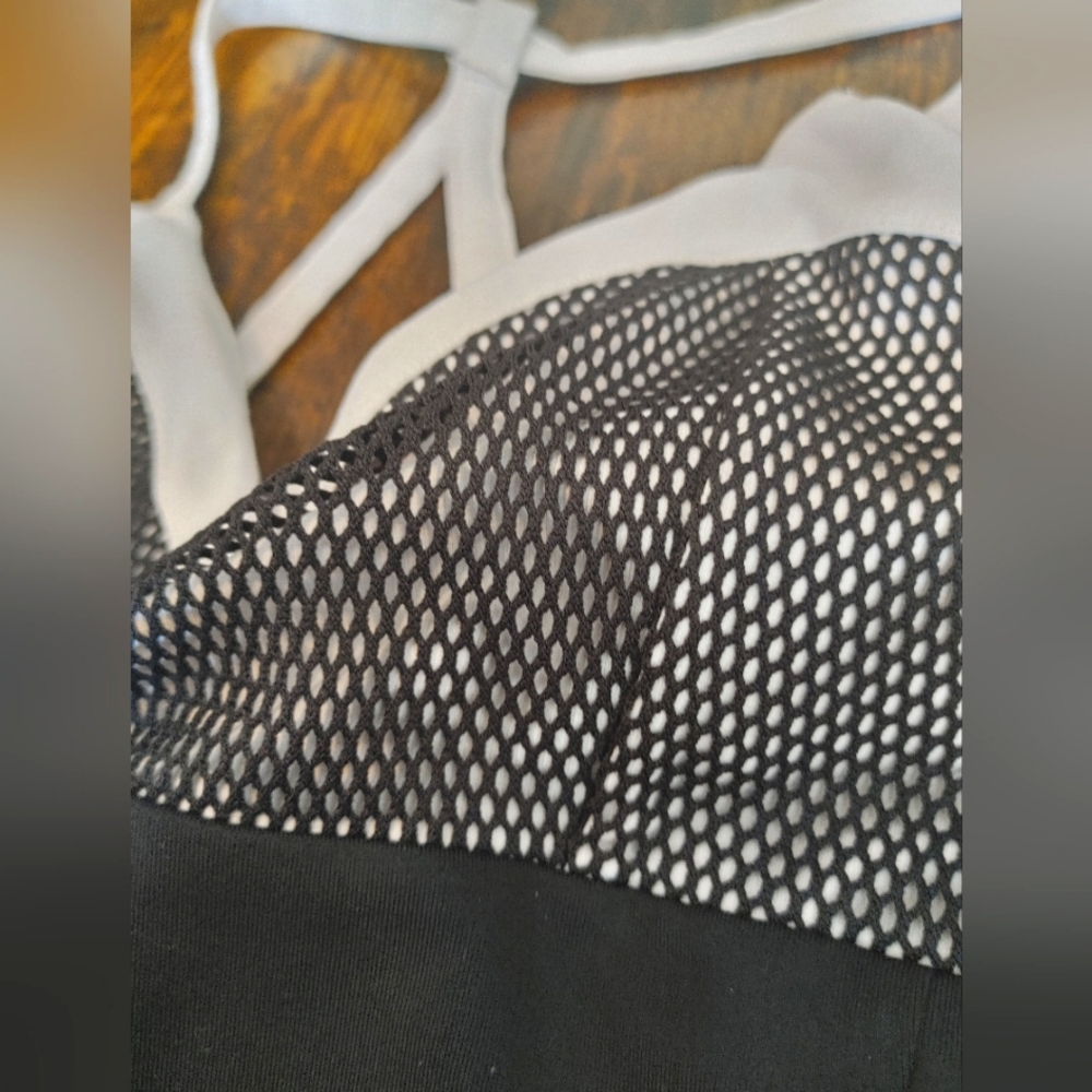 ALO Yoga/Pilates top Size XS - Picture 6 of 13